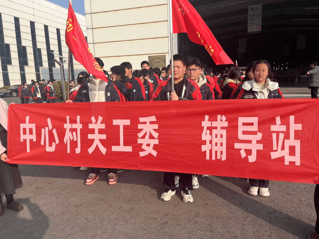 指尖触摸航空奥秘  心中筑牢蓝天梦想