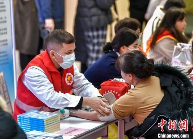 乌鲁木齐开展学雷锋志愿服务活动