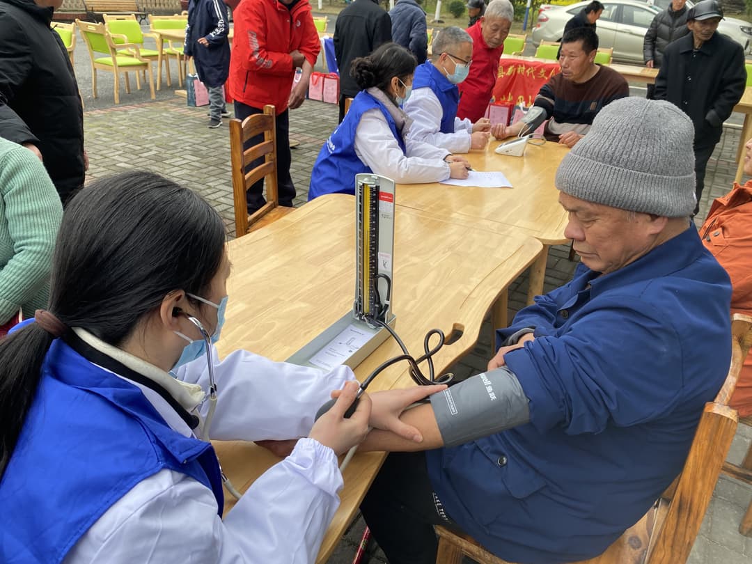 江西永新：学雷锋文明实践走进敬老院 温情服务暖人心