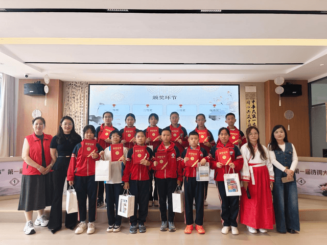 “新华杯”第一届诗词大赛完美收官！以诗为桥，共绘 “和美新华” 新图景