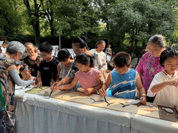 永陵公园践古礼 老少同心传文脉——成都市金牛区西安路街道永陵社区开展青少年启蒙文化活动