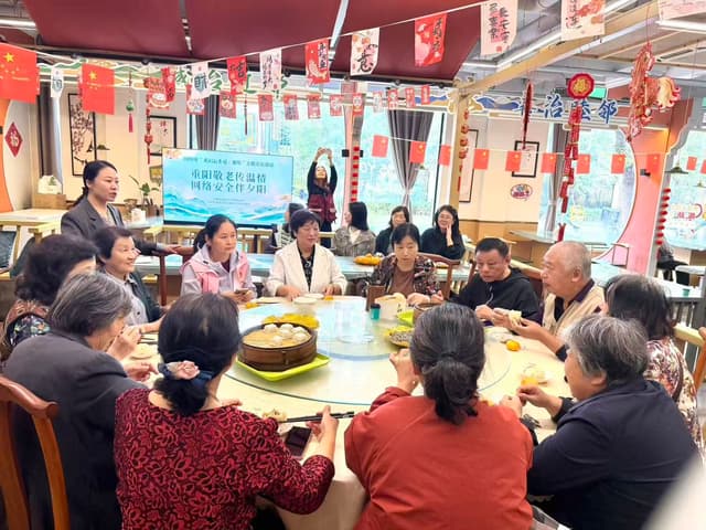 江苏省南通市如皋市如城街道蒲行社区开展“重阳敬老传温情 网络安全伴夕阳”主题活动