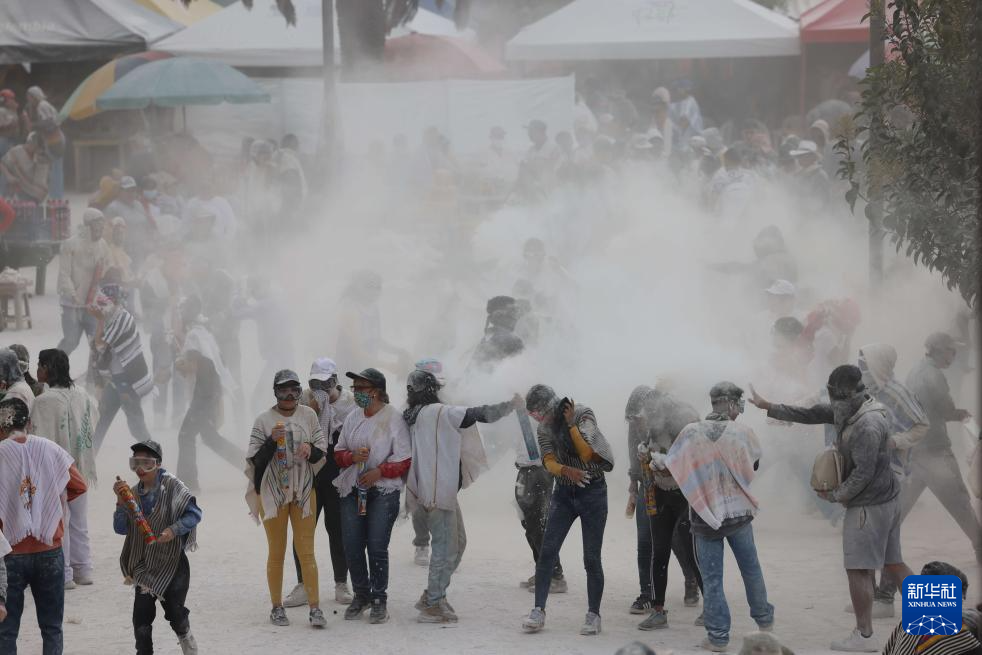 哥伦比亚帕斯托举行“黑与白”狂欢节