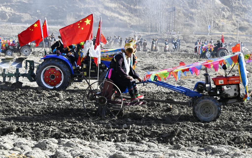 古老仪式奏响高原春天赞歌——记西藏“第一块农田”上的春耕典礼