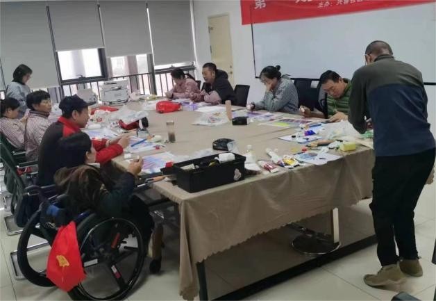 四川成都：“有爱无碍·刀画愈心” 兴蓉社区残障人士特长展示活动