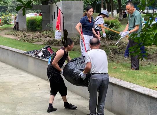 凤凰社区”党群心连心·共建同心路“美好城市共建行动点亮居民微幸福(图3)