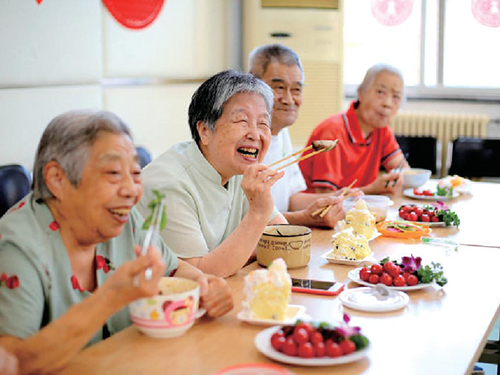 守护老年人“舌尖上的幸福” 养老助餐服务“暖胃”又“暖心”