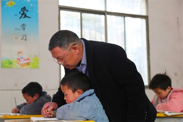 舍不得瑶山的孩子 郴州教师37年扎根乡村学校