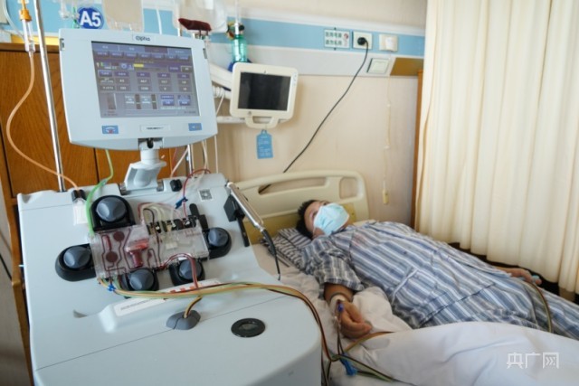 一人挽救一对罕见病双胞胎患儿的生命 上海第595例造血干细胞捐献者18日完成捐献