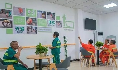 江苏省工会筹资2.2亿元给户外劳动者送清凉——高温无情，“娘家人”有爱