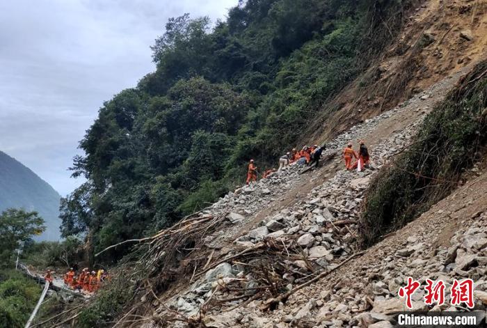 四川泸定6.8级地震已致66人遇难 15人失联
