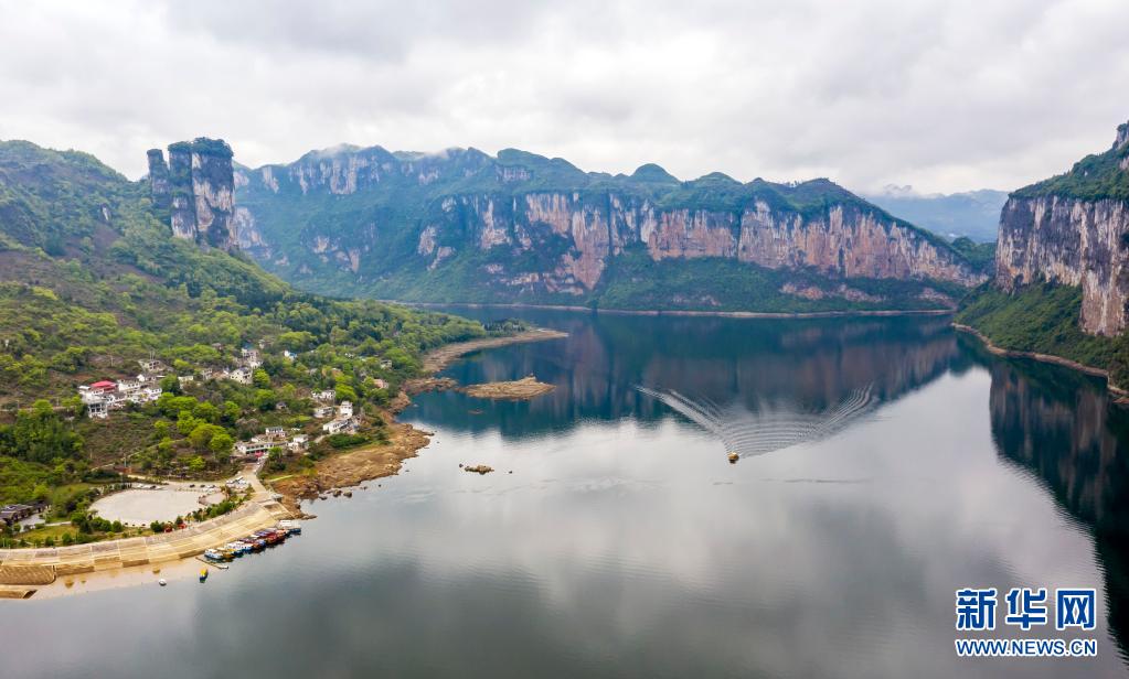 贵州黔西：化屋旅游持续火爆 助推乡村振兴