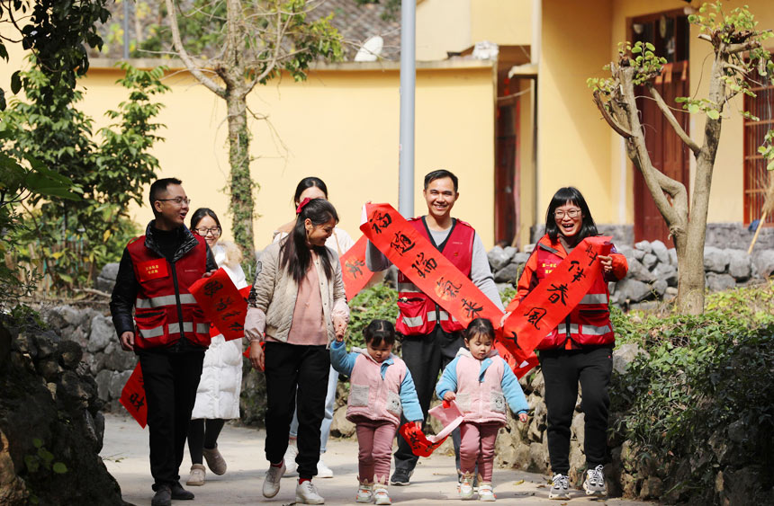 广西融安：迎新春 送祝福